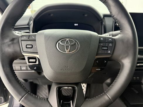 Used 2025 Toyota Camry XSE image 9