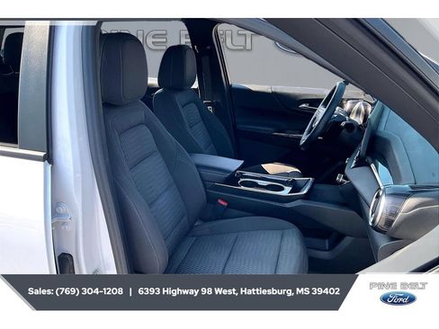 Used 2025 Chevrolet Equinox LT w/ Safety and Technology Package AWD/4WD image 6