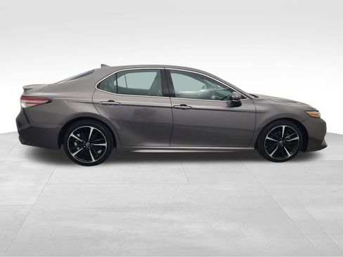 Used 2018 Toyota Camry XSE image 3