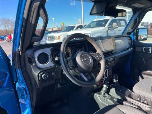 Used 2024 Jeep Gladiator Sport image 11