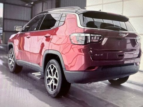 Used 2025 Jeep Compass Limited AWD/4WD image 8