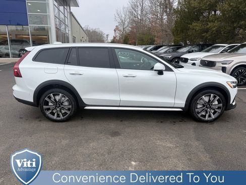 New 2026 Volvo V60 B5 Cross Country Ultra w/ Protection Package Premier image 9