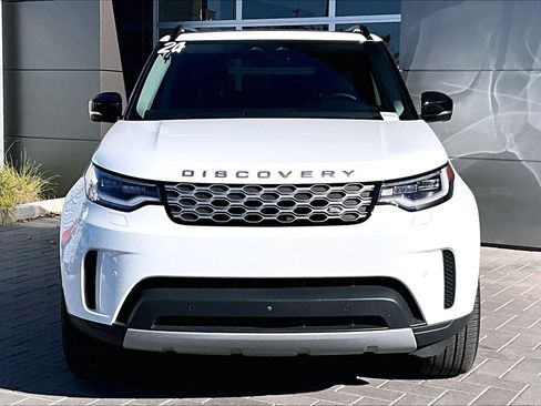 Used 2024 Land Rover Discovery S image 2