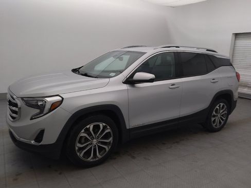 Used 2021 GMC Terrain SLT FWD image 2