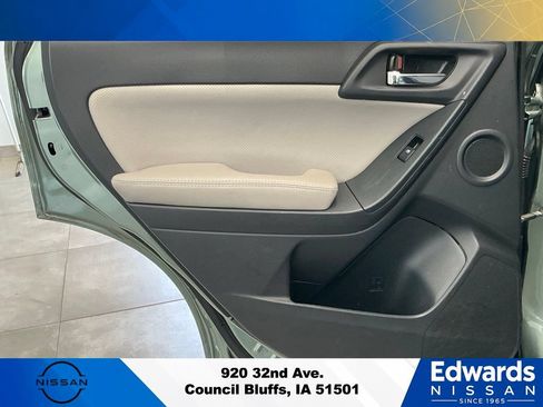 Used 2015 Subaru Forester 2.5i Limited AWD/4WD image 12