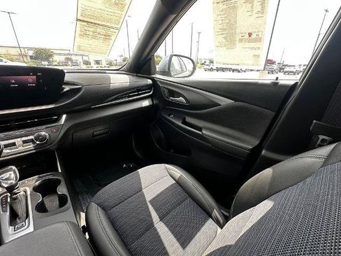 Used 2025 Buick Envista Preferred w/ Convenience I Package FWD image 15