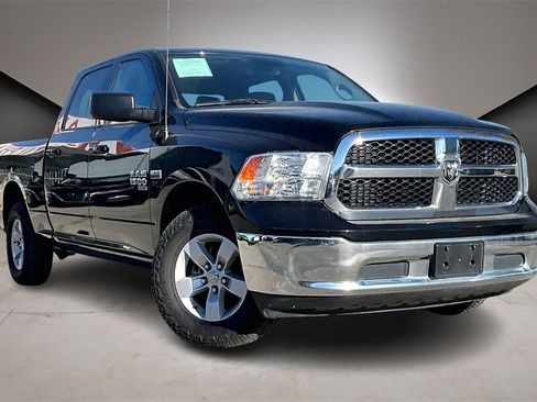Used 2019 RAM 1500 Classic SLT image 2