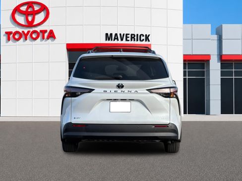 New 2026 Toyota Sienna XLE FWD image 4