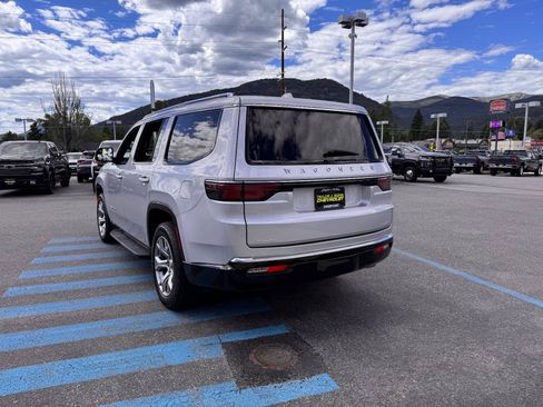 Used 2022 Jeep Wagoneer Series II AWD/4WD image 5