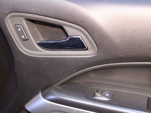 Used 2022 Chevrolet Colorado LT w/ LT Convenience Package image 9