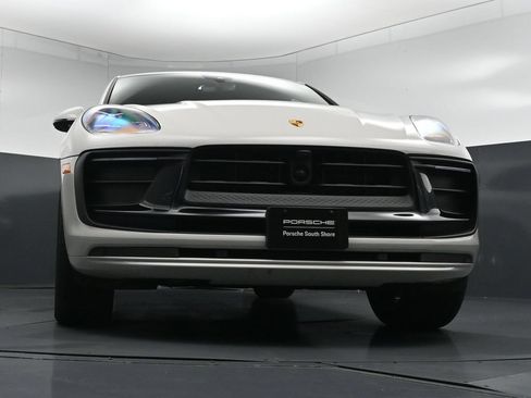 Used 2025 Porsche Macan AWD/4WD image 29