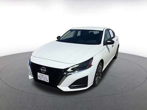 Used 2025 Nissan Altima 2.5 SV FWD image 7
