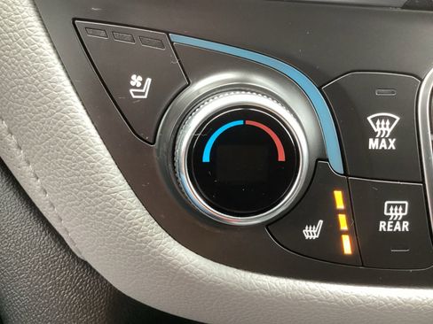 Used 2020 Chevrolet Equinox Premier image 6