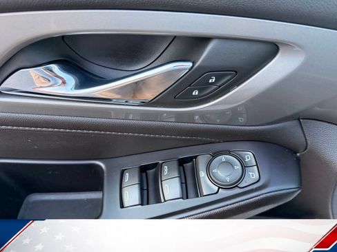 Used 2023 Chevrolet Traverse LT FWD image 13