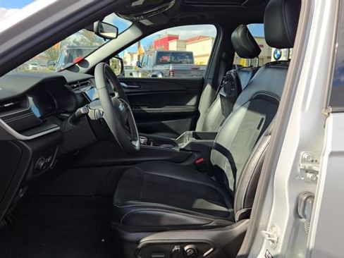 Certified 2024 Jeep Grand Cherokee Altitude image 4