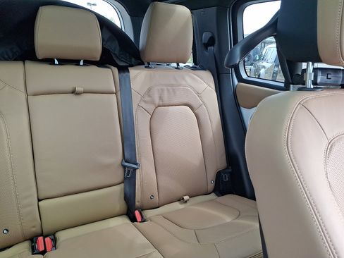 New 2026 Land Rover Defender 110 X-Dynamic SE AWD/4WD image 17