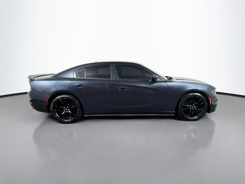 Used 2017 Dodge Charger SE w/ Blacktop Package RWD image 6
