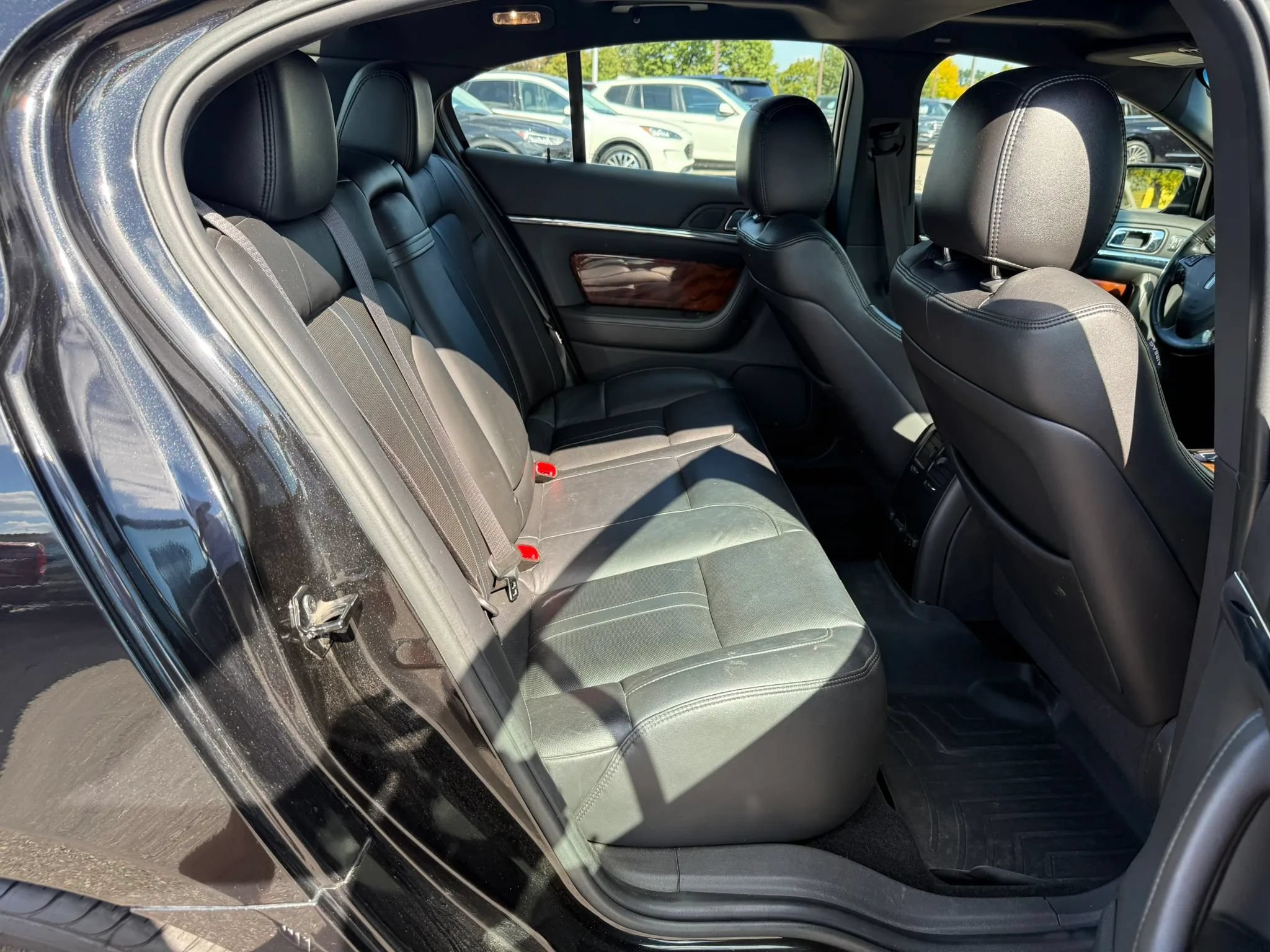Used 2013 Lincoln MKS AWD image 35