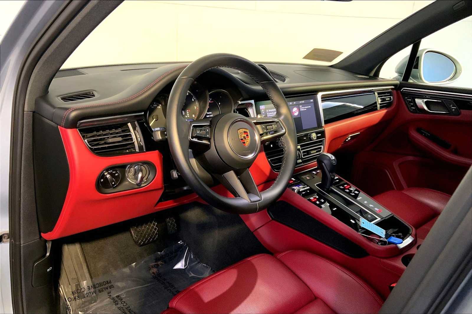 Certified 2023 Porsche Macan AWD/4WD image 4