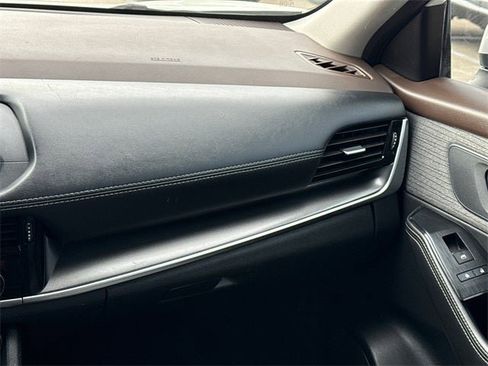 Used 2021 Nissan Rogue SV image 16