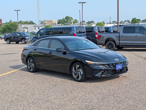 Used 2024 Hyundai Elantra Limited FWD image 9