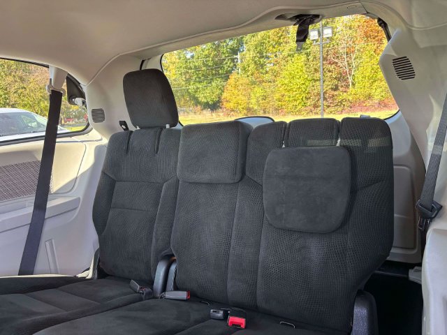 Used 2016 Dodge Grand Caravan SXT FWD image 26