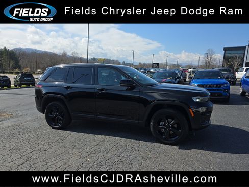 Used 2023 Jeep Grand Cherokee Altitude image 1