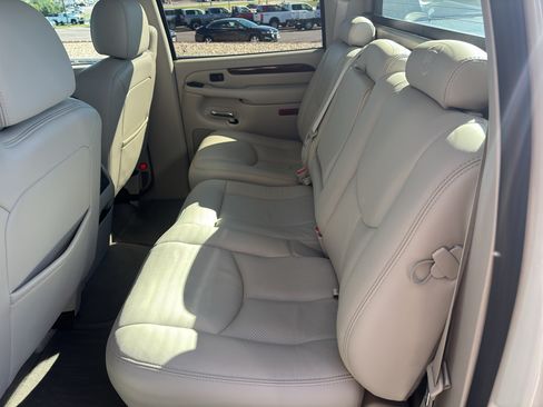 Used 2005 Cadillac Escalade EXT AWD/4WD image 11