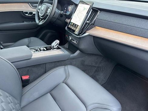 Certified 2025 Volvo XC90 B6 Plus image 17