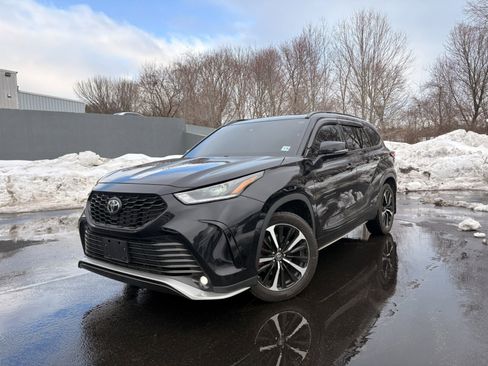 Used 2021 Toyota Highlander XSE image 1