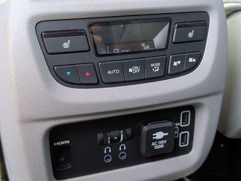 Used 2019 Honda Pilot Touring image 32