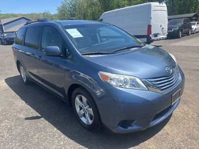 Used 2017 Toyota Sienna LE