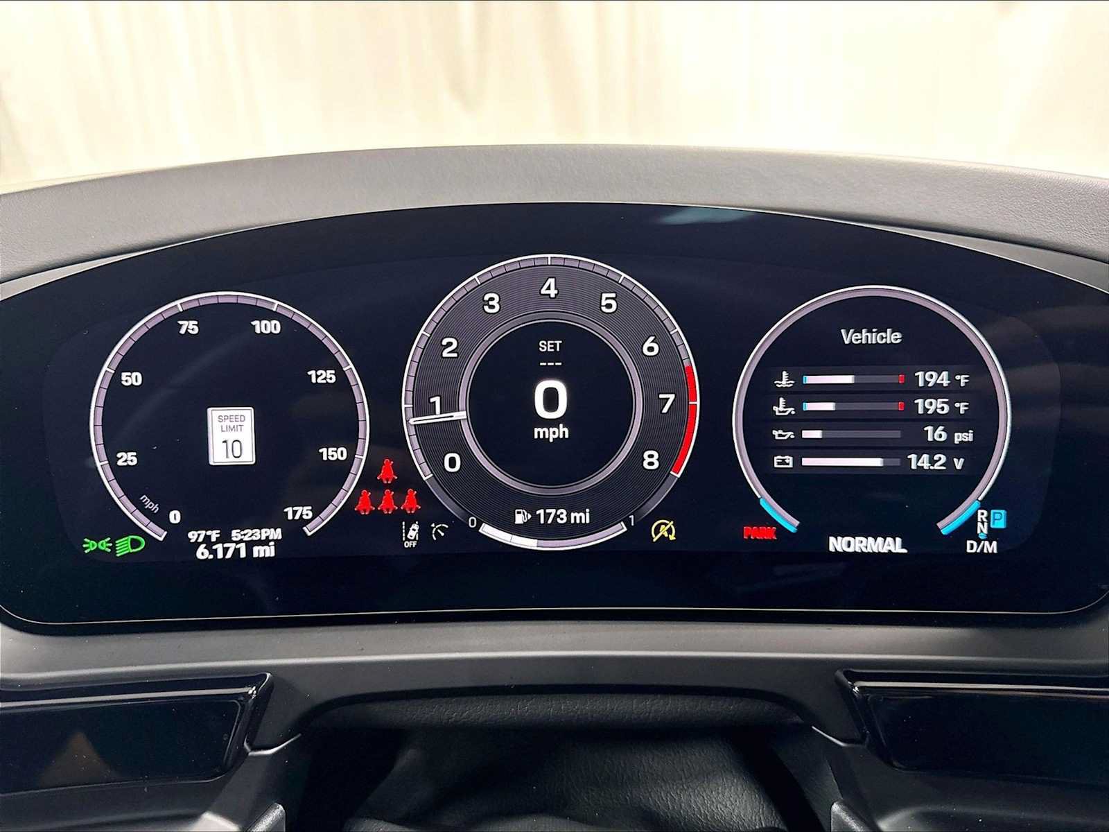 Used 2026 Porsche Cayenne AWD/4WD image 23