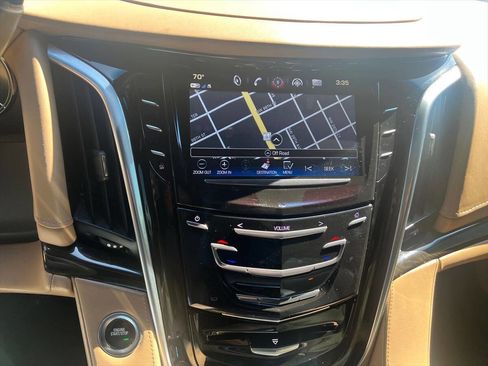 Used 2020 Cadillac Escalade Platinum image 14