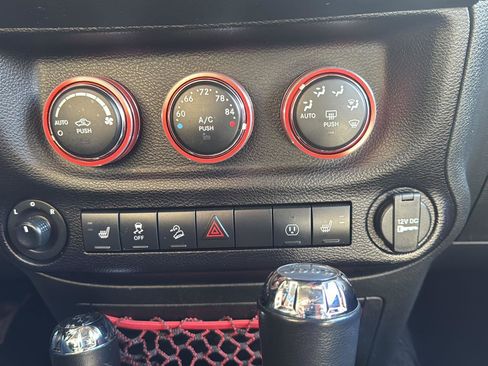 Used 2017 Jeep Wrangler Unlimited Rubicon image 9