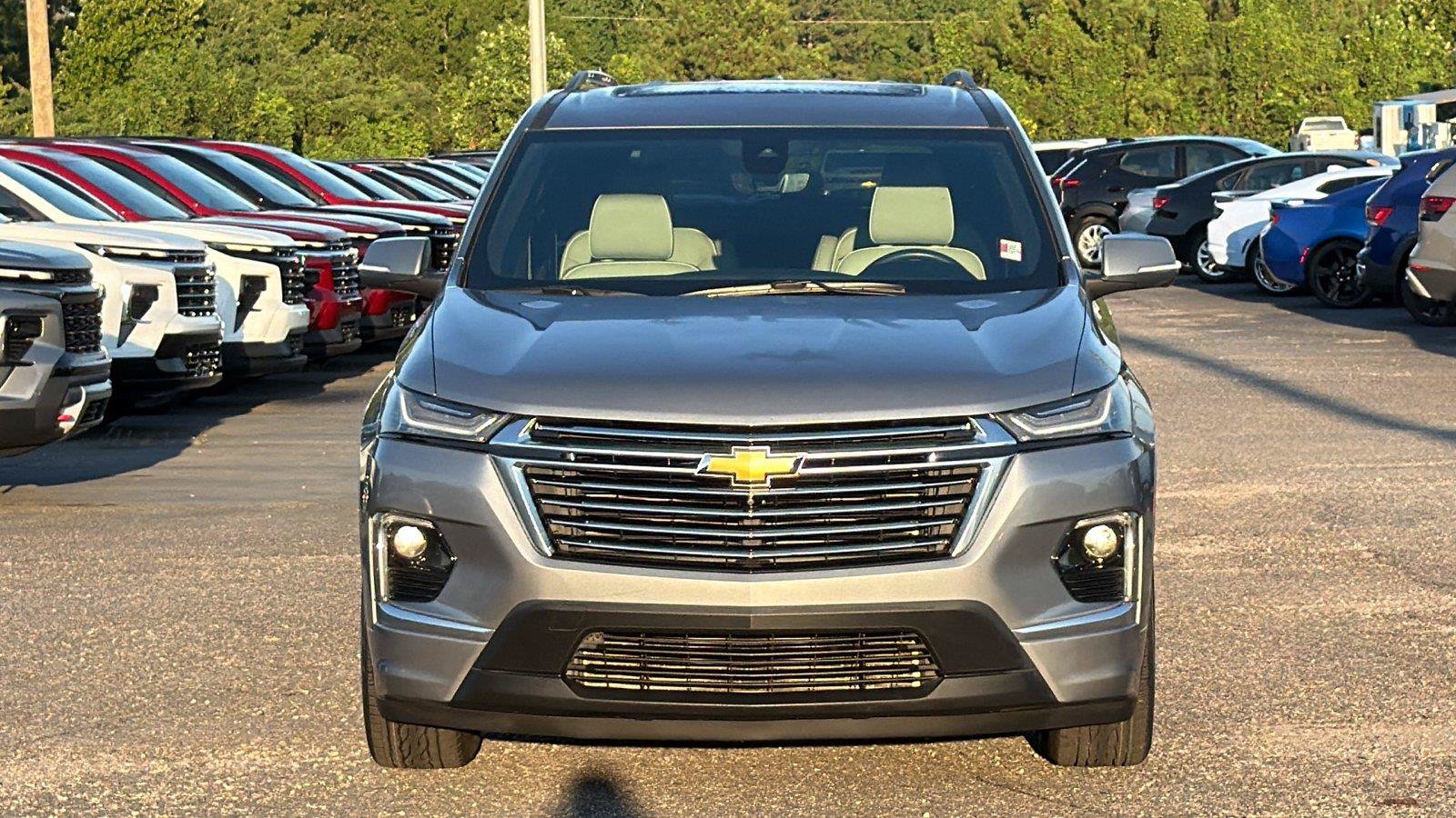 Used 2023 Chevrolet Traverse Premier FWD image 2