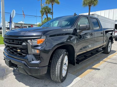 Used 2022 Chevrolet Silverado 1500 Custom image 2