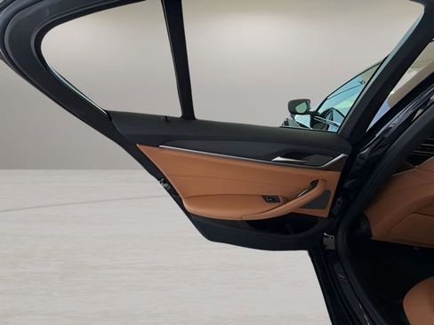 Used 2022 BMW 530i w/ M Sport Package image 32