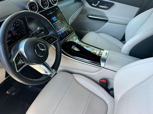 Used 2024 Mercedes-Benz GLC 300 4MATIC image 4