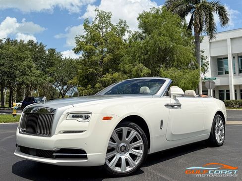 Used 2017 Rolls-Royce Dawn RWD image 11