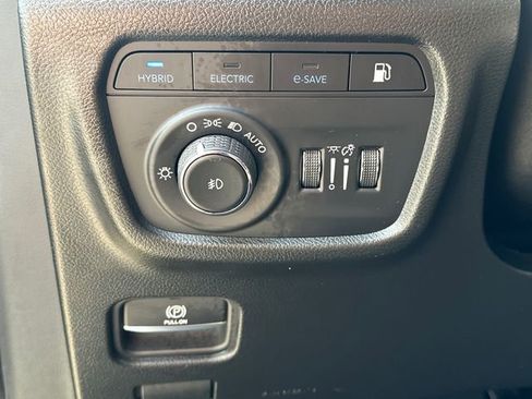 Used 2023 Jeep Grand Cherokee Overland image 27