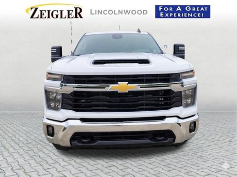 Used 2025 Chevrolet Silverado 2500 LT w/ Convenience Package AWD/4WD image 4