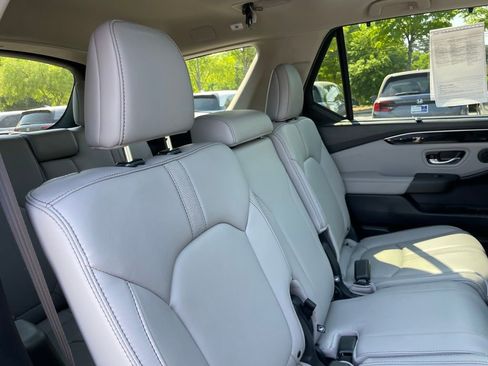 Certified 2025 Honda Pilot Touring image 37