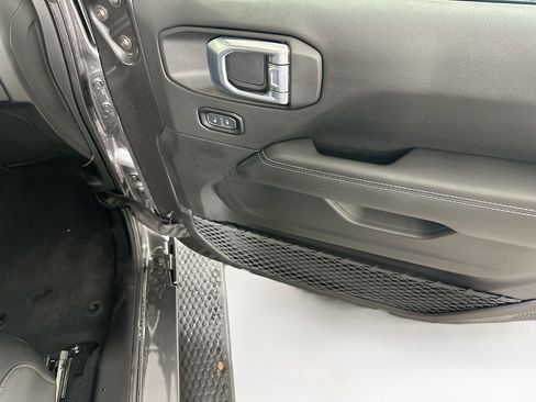 Used 2023 Jeep Wrangler Sahara image 30