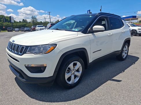 Used 2020 Jeep Compass Latitude w/ Cold Weather Group AWD/4WD image 3