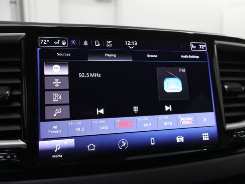 Used 2024 Chrysler Pacifica Touring-L image 12