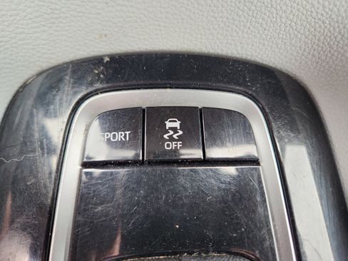 Used 2021 Toyota Corolla SE image 32