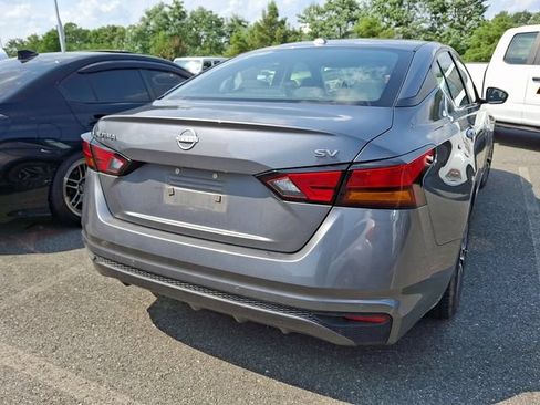 Used 2024 Nissan Altima 2.5 SV FWD image 6
