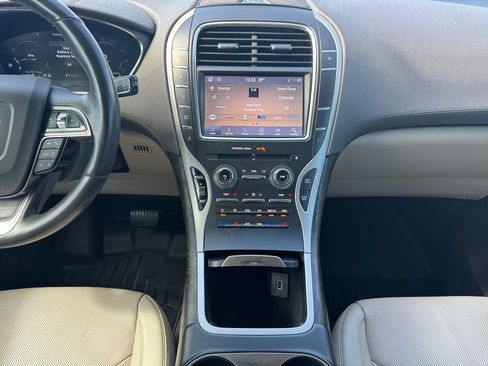 Used 2020 Lincoln Nautilus Reserve AWD/4WD image 11