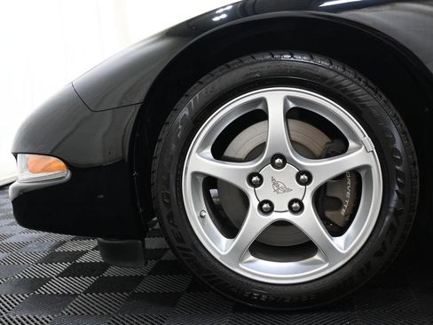 Used 2004 Chevrolet Corvette Convertible w/ Preferred Equipment Group RWD image 31